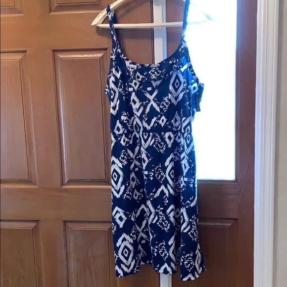 Blue and white patterned dress - Picture 3 of 6